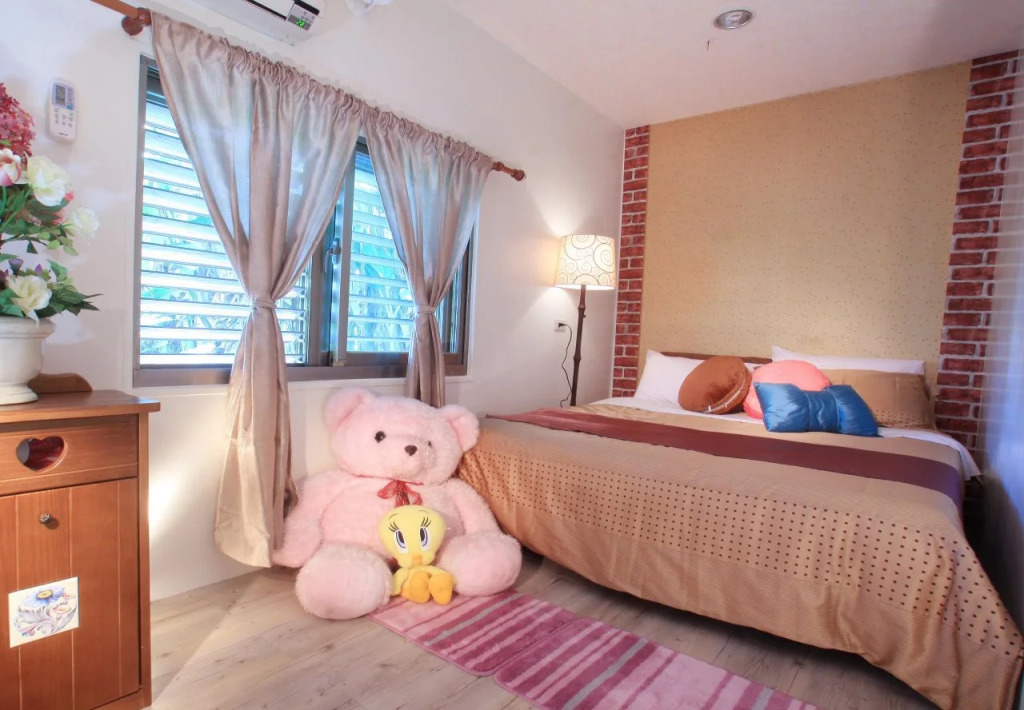 Love in Pearl B&B