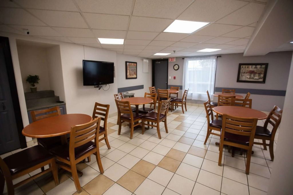 Super 8 by Wyndham Whitecourt