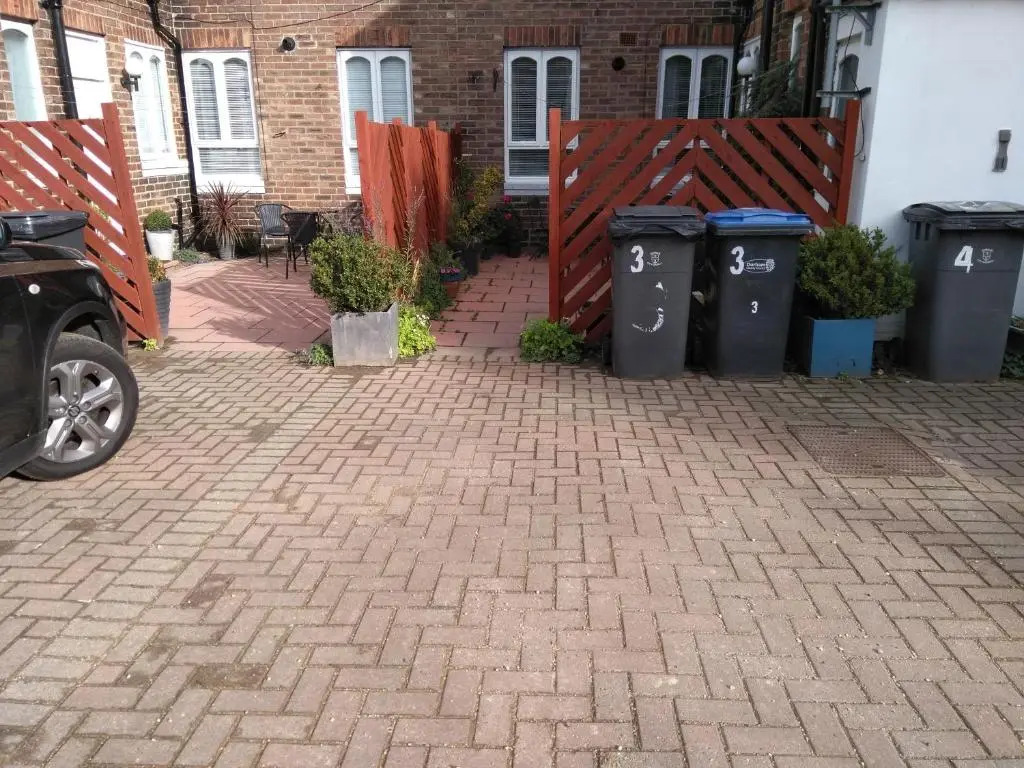 Apartment with Outside Patio and Car Space