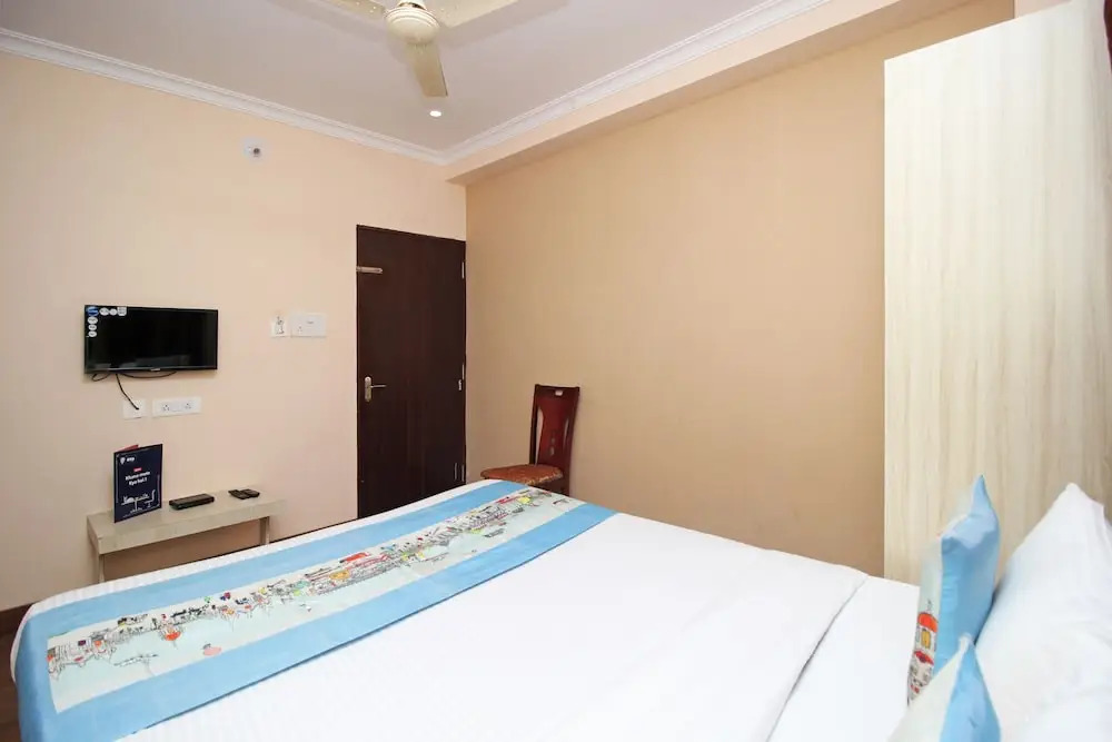 OYO Flagship 8414 Hotel Blue Moon