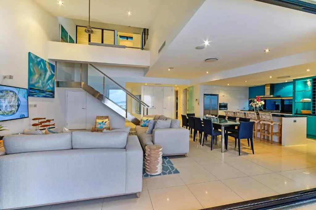 Edge 12 Hamilton Island - Oceanfront villa with buggy