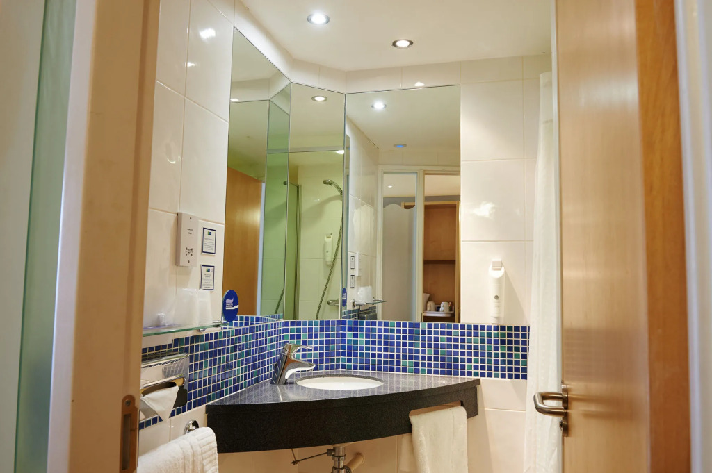 Holiday Inn Express Cheltenham by IHG