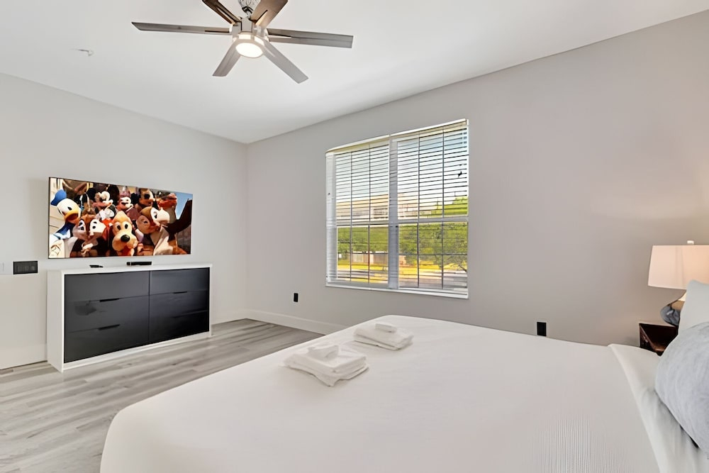 Vista Cay 4BR Luxury Near Universal Studios