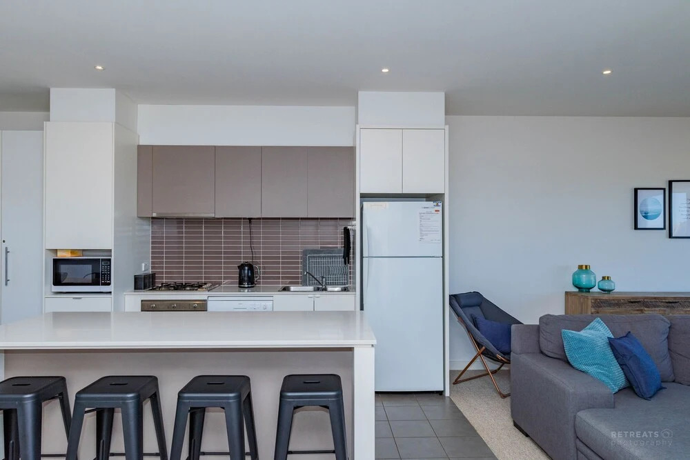 13 Shore Place