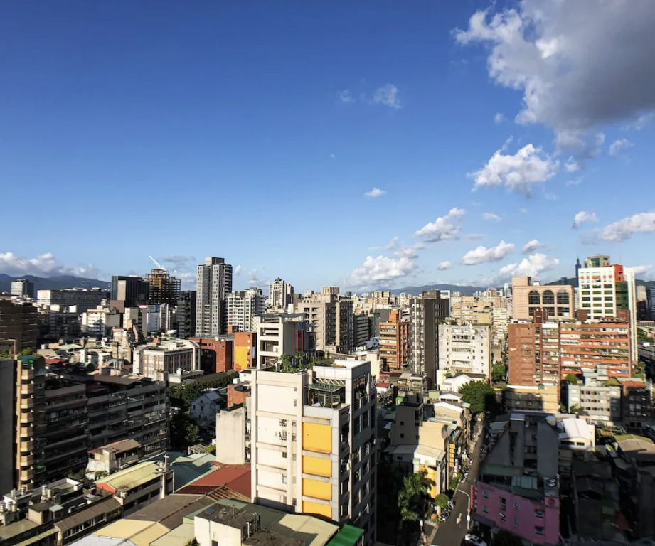 Q square Garden Apartment 13