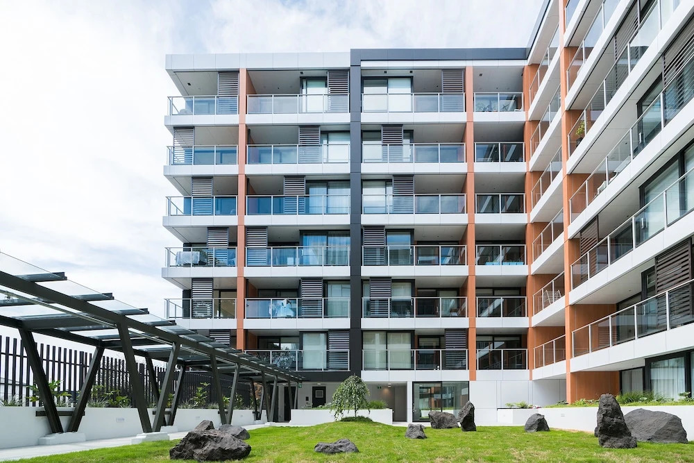 Ivory Newmarket Top Level Modern 2 Bd Apt