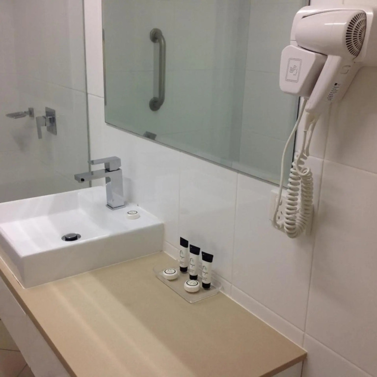 Cairns Queenslander Hotel & Apartments