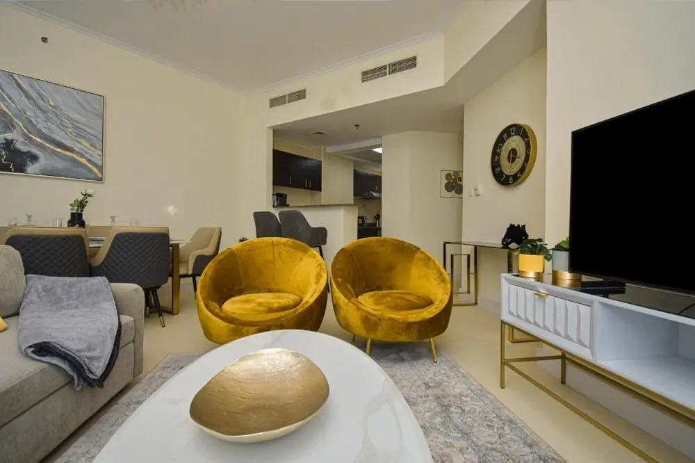 Experience Luxurious Sky High Marina Living