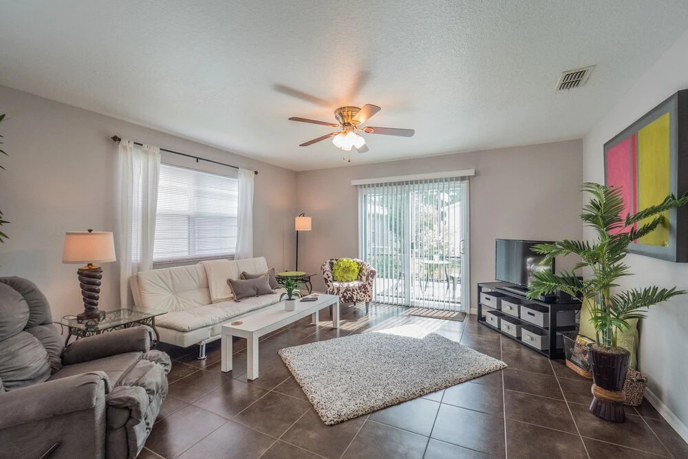 Campos Drive 1736 by White Pelican VR
