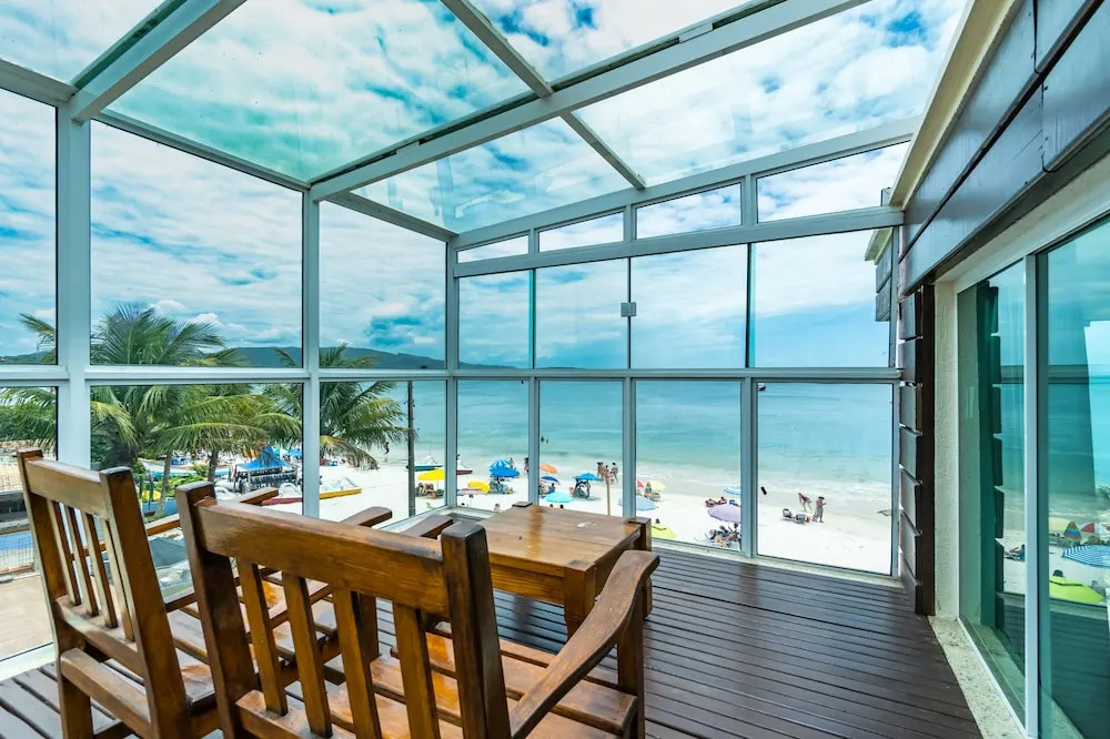 Triplex pé na areia
