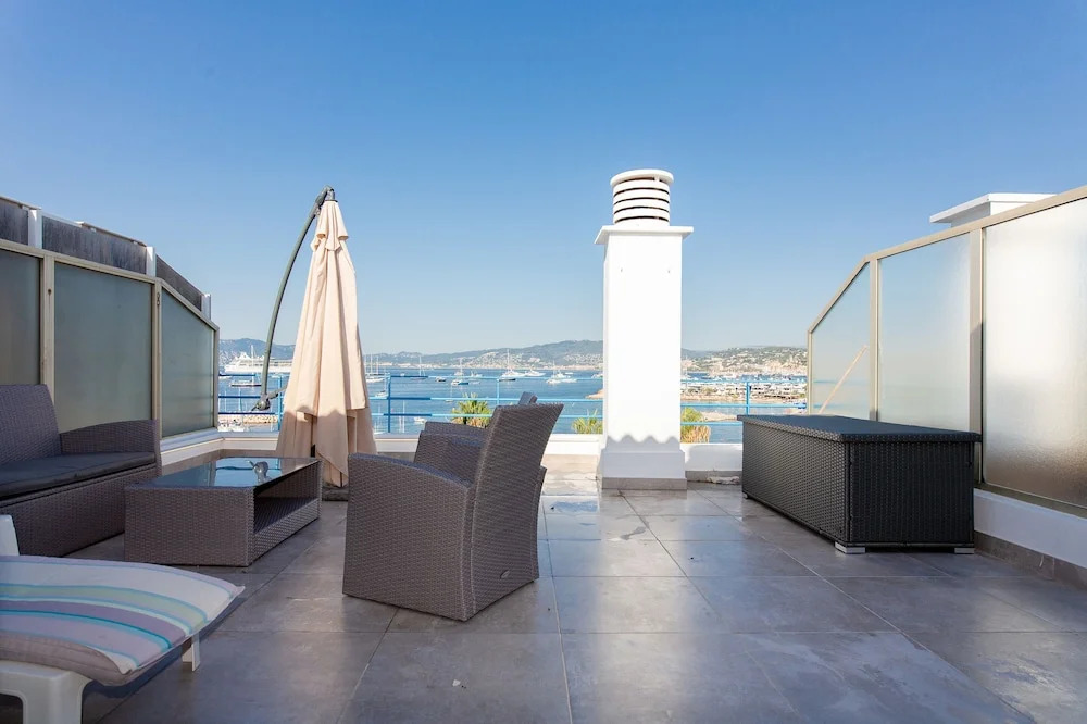 VANEAU Splendide duplex sur la Croisette