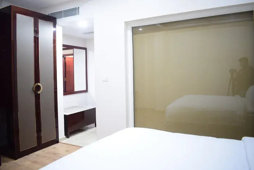 Hotel Naveen Continental @ 2Minutes Walk From Zero Road Bus Stand