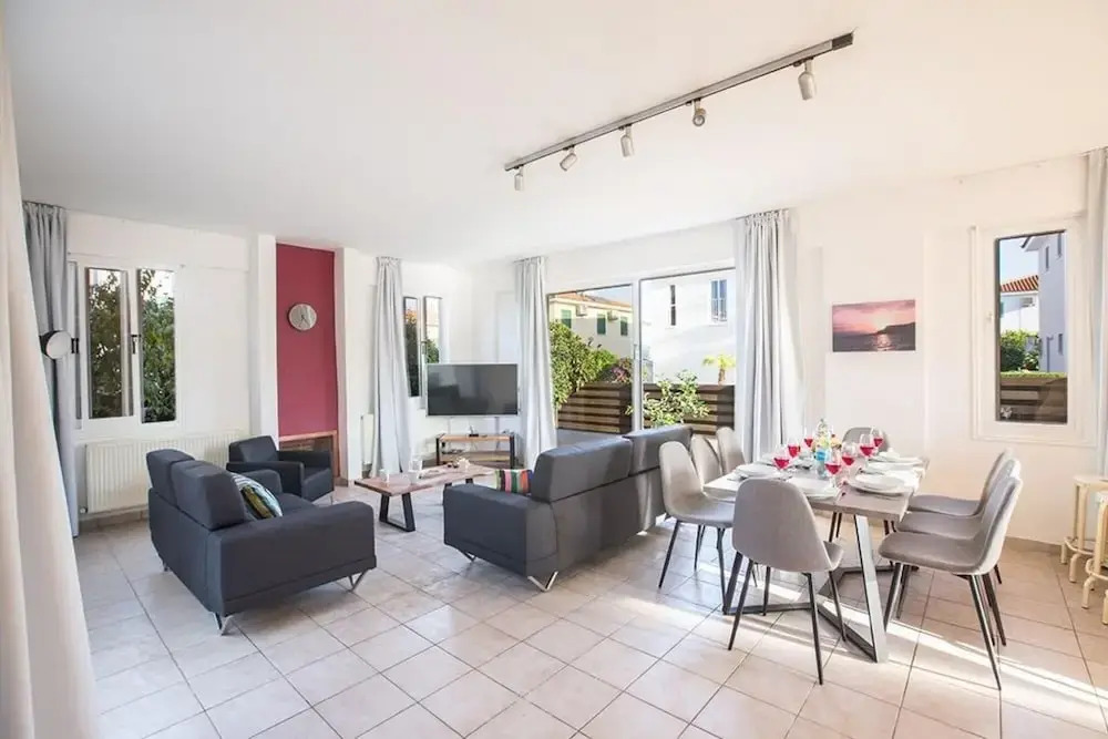 Villa Renee AQ Ni38b