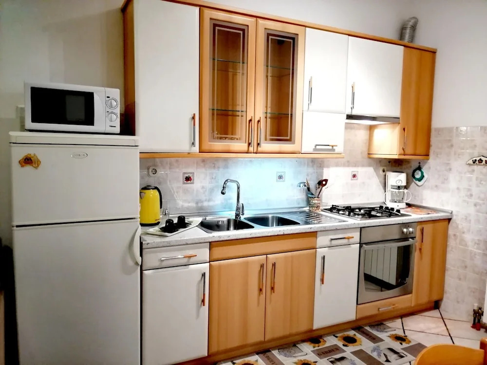 Room and Apartment Lea