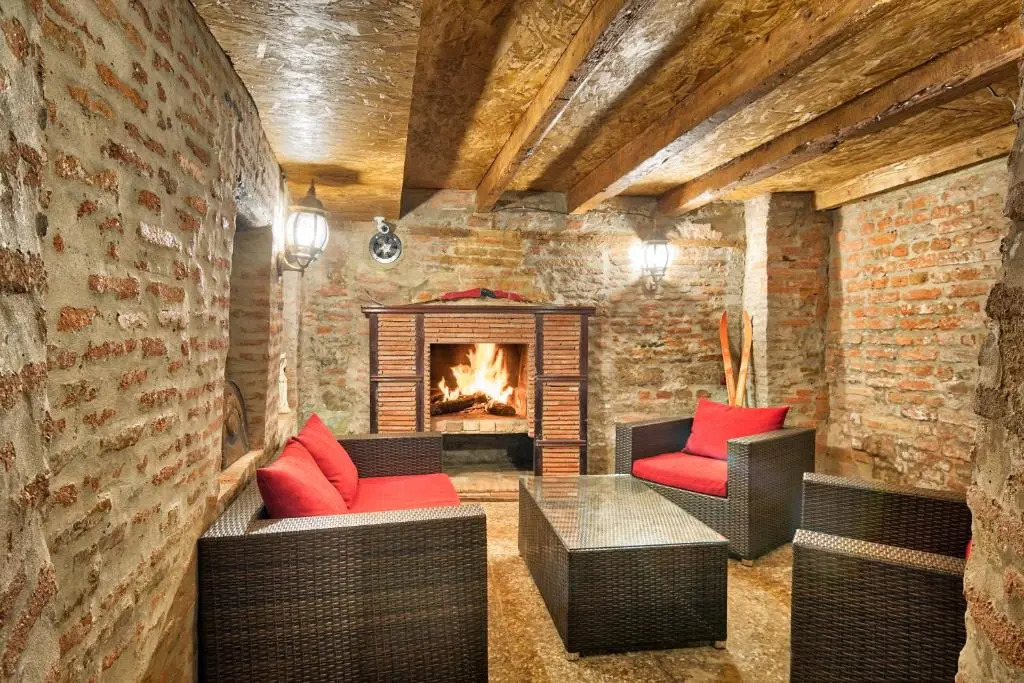 Q&B House