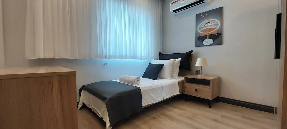 Professionally Maintained Spacious New Suites 4