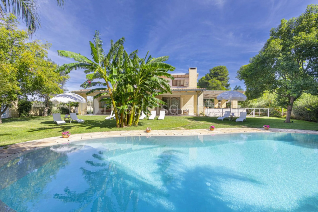 Charming apartment in a splendid villa with swimming pool in Lecce, a few km from the centre-Reginella Deluxe