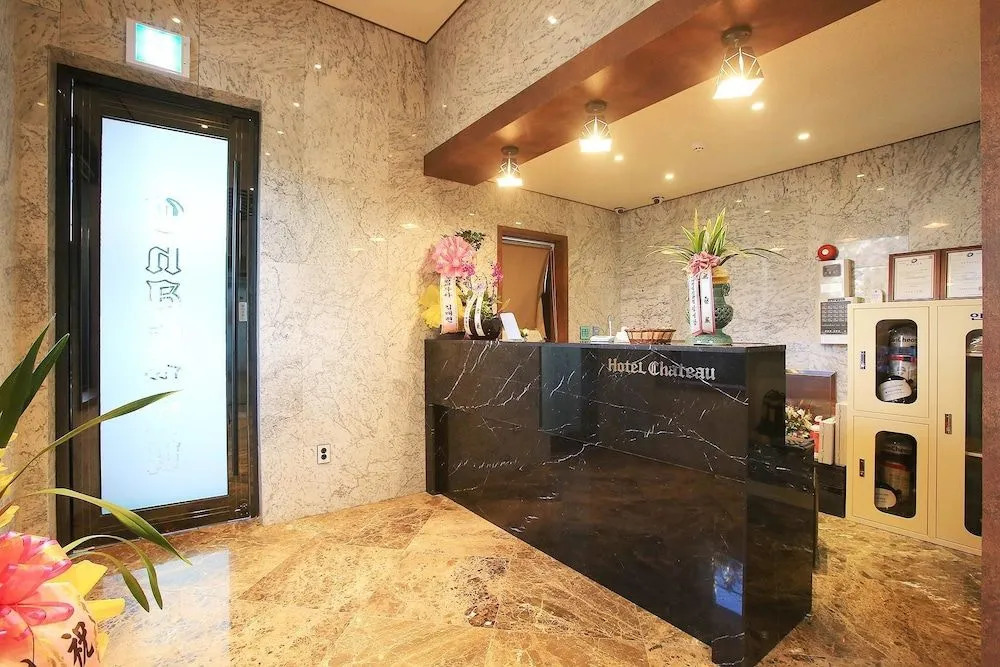 Yeongdeungpo Chateau Hotel