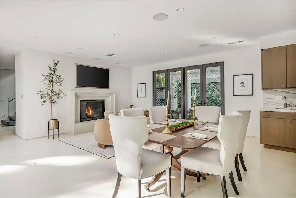 Laurel Canyon - Architectural Modern Estate With Pool & Landscaped Garden