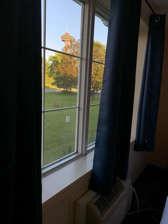 Falls Lodge & Suites