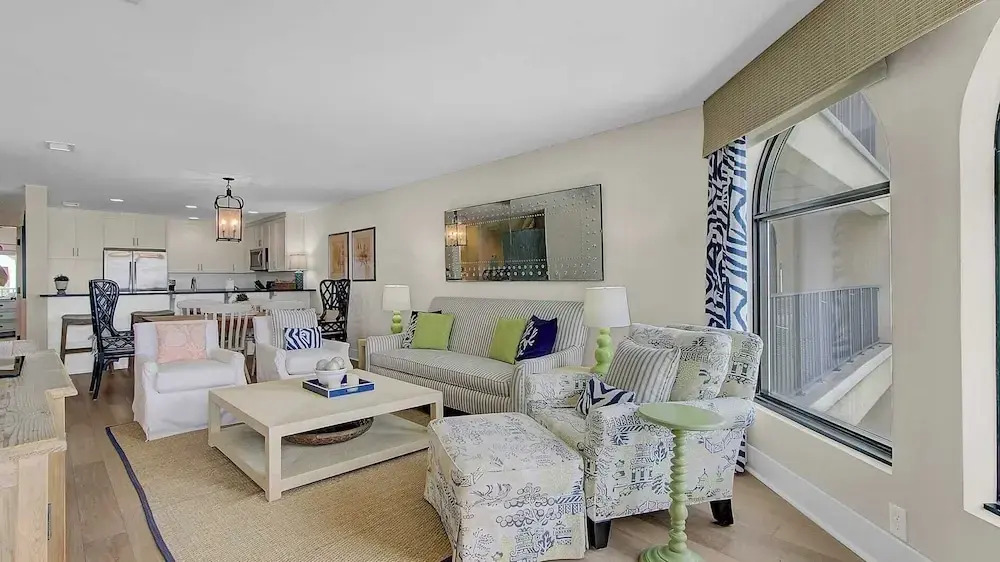 417 Seascape by Avantstay Beachfront Condo w/ Communal Pool Access