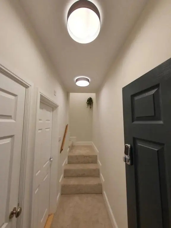 The Aviator - Stunning 1 bed with large balcony