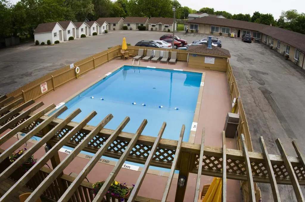 Falls Manor Resort