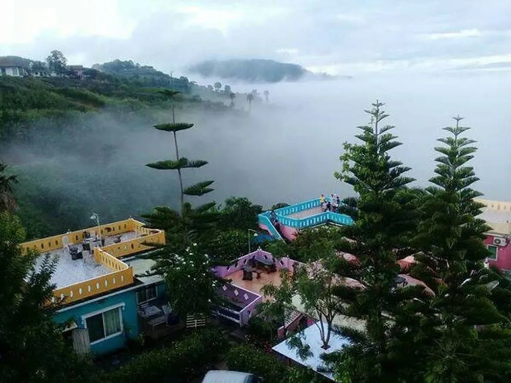 Ban Rai Rabeang Mok