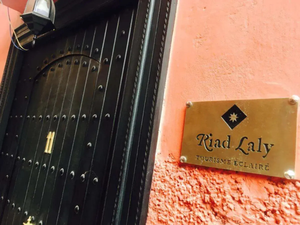 Riad Laly Tourisme Eclairé Le bijou de la medina