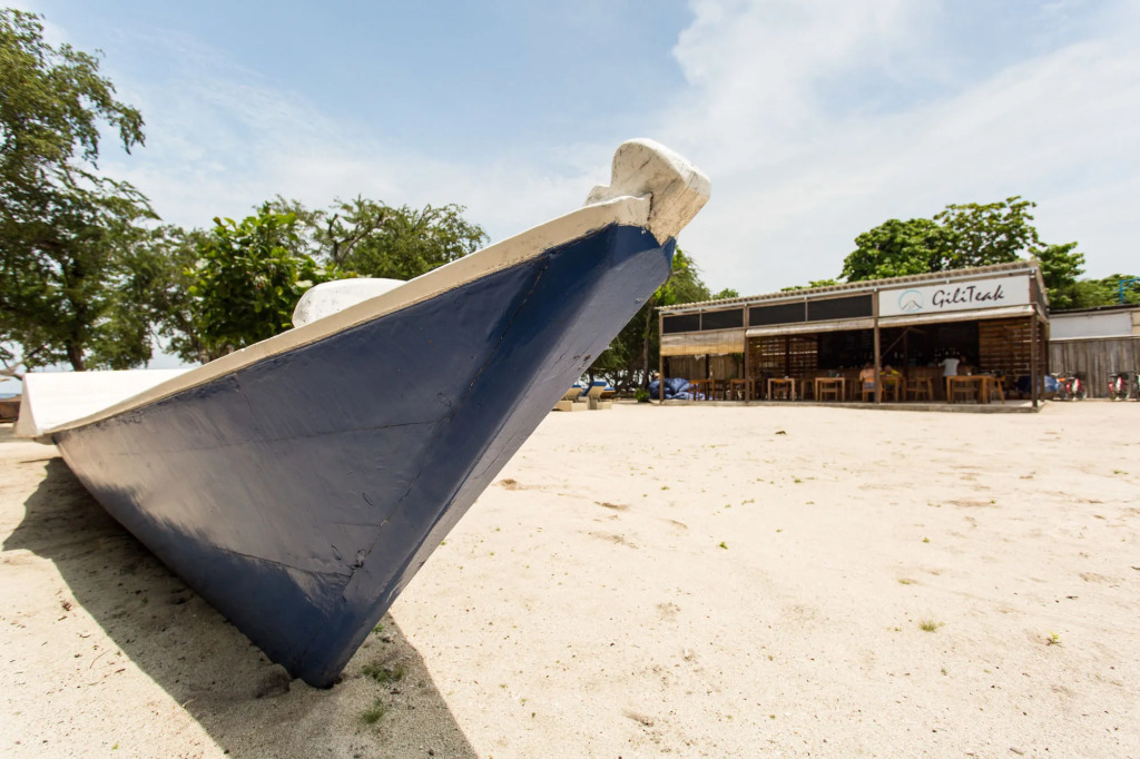 Gili Teak Beach Front Resort