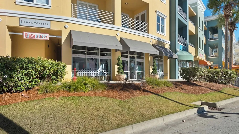 The Salty Dog on 30a: Modern Updates, 1 Minute to the Beach!