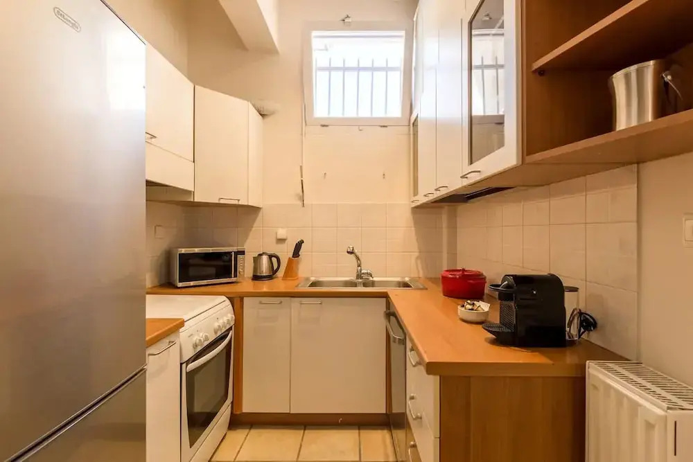 Modernly furnished apartment in Psyri A8