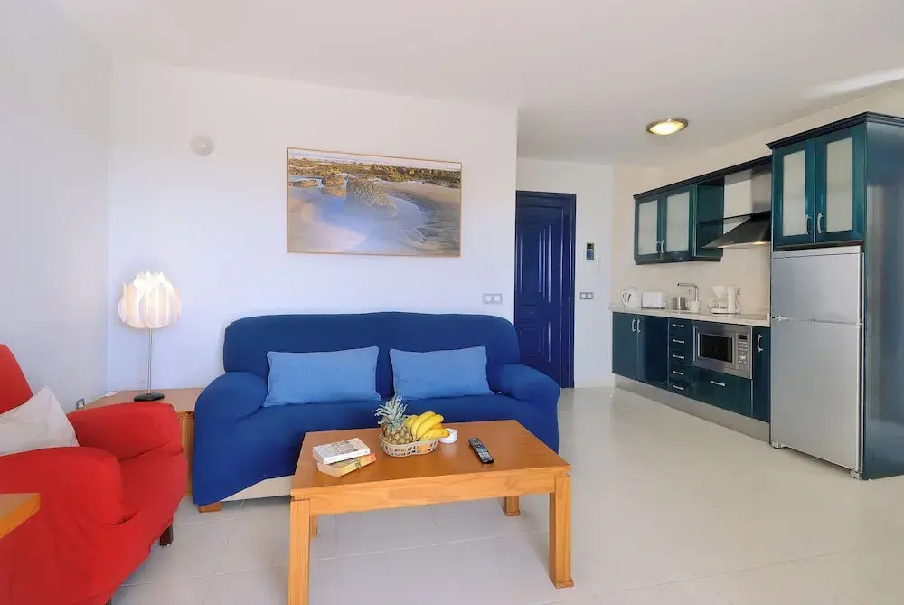Immaculate 2-bed Apartment No 5 in Playa Blanca