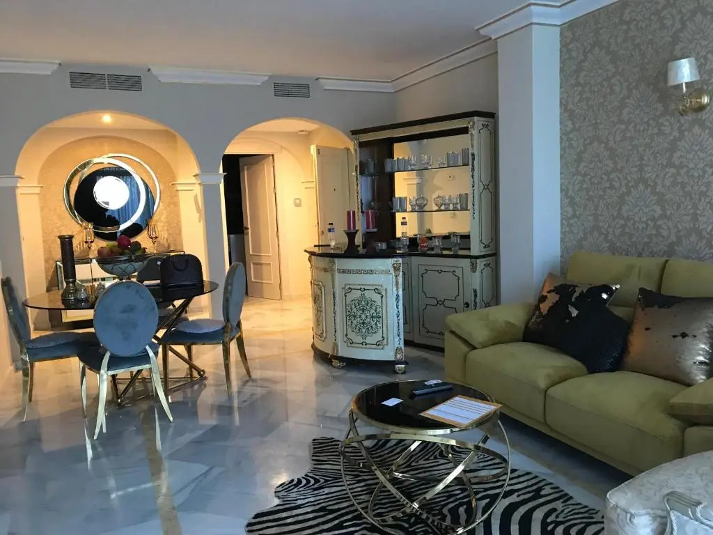 Magna Marbella Luxurious apt at 5 mins from the beach by easyBNB