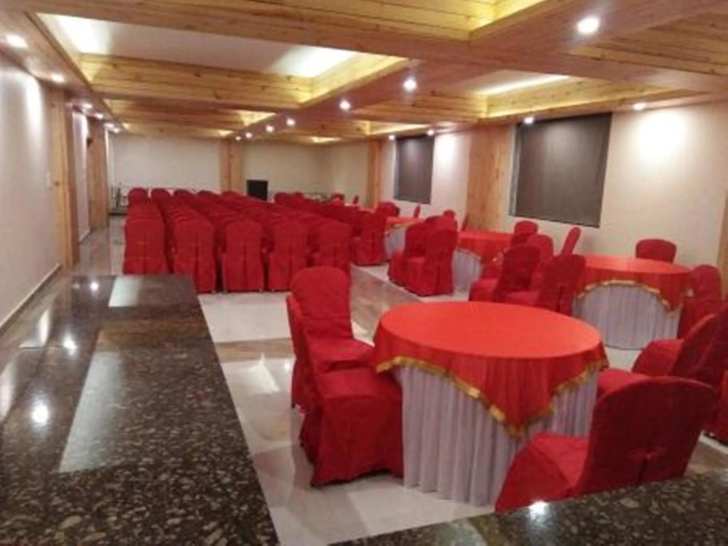 Green Wood Hotel
