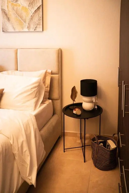 Kate's Luxury Apartment with Private Parking