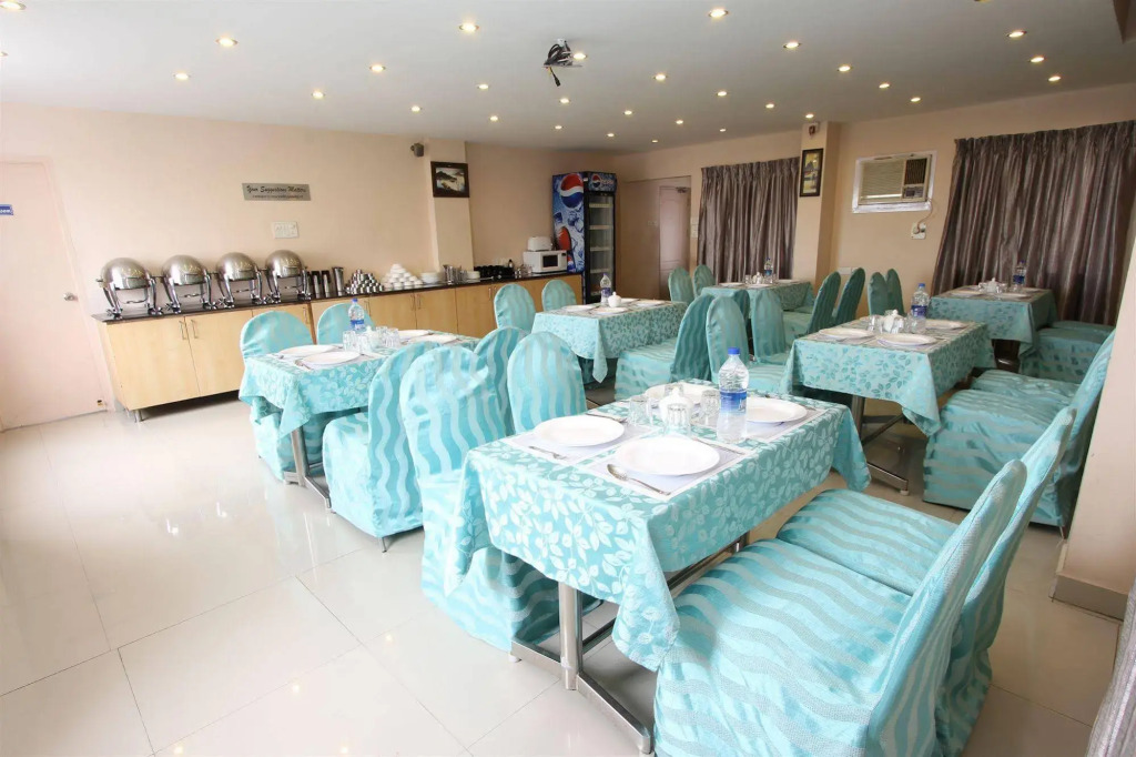FabExpress Crescent Inn