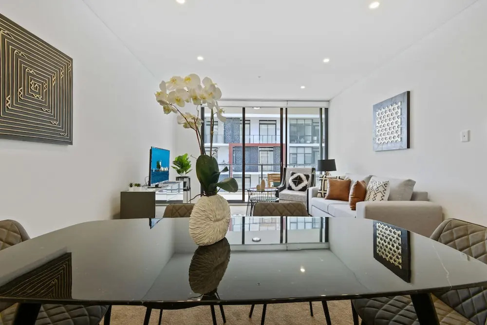 HomeHotel-Waterside Luxury & New Residences