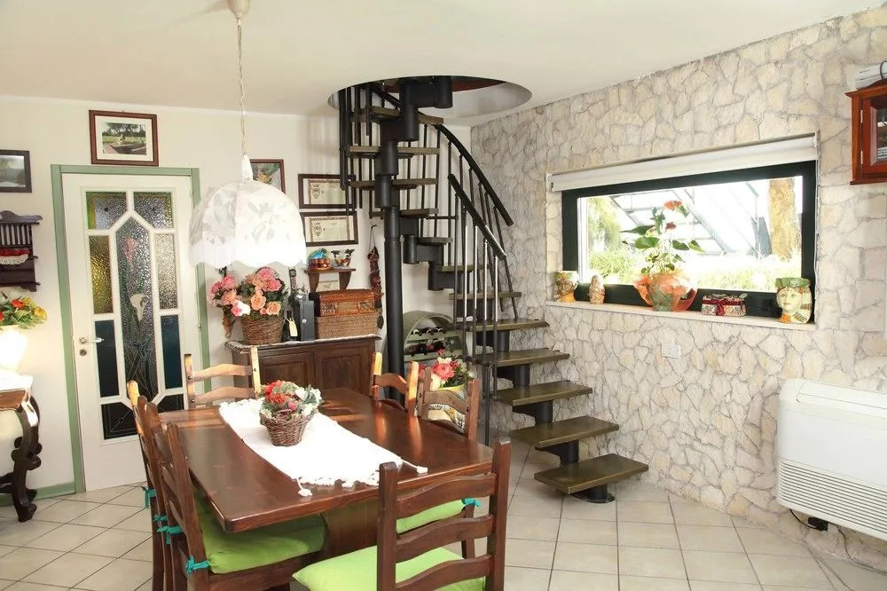 Collina House