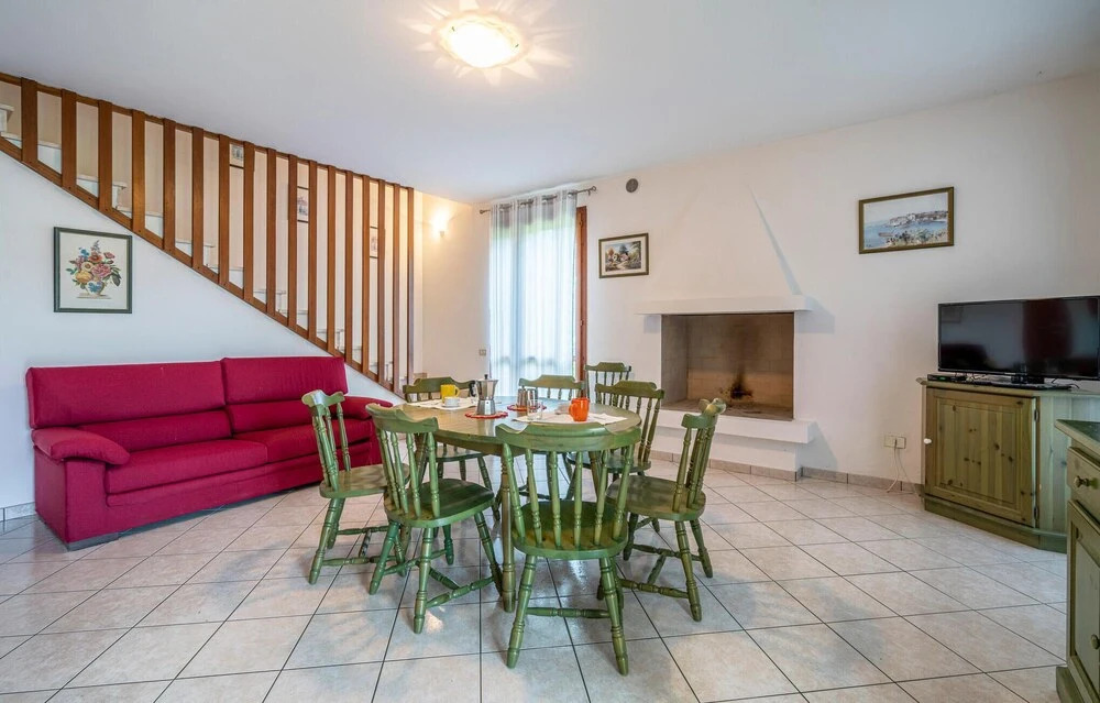 3 Bedroom Awesome Home In Albarella Ro