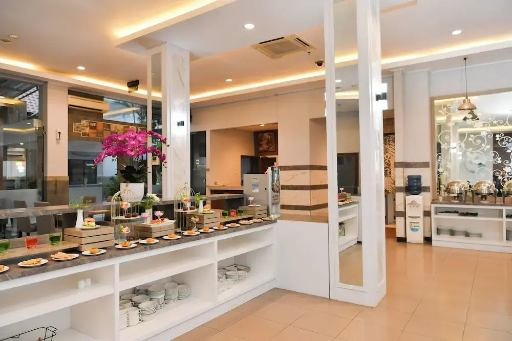 Front One HK Resort Semarang