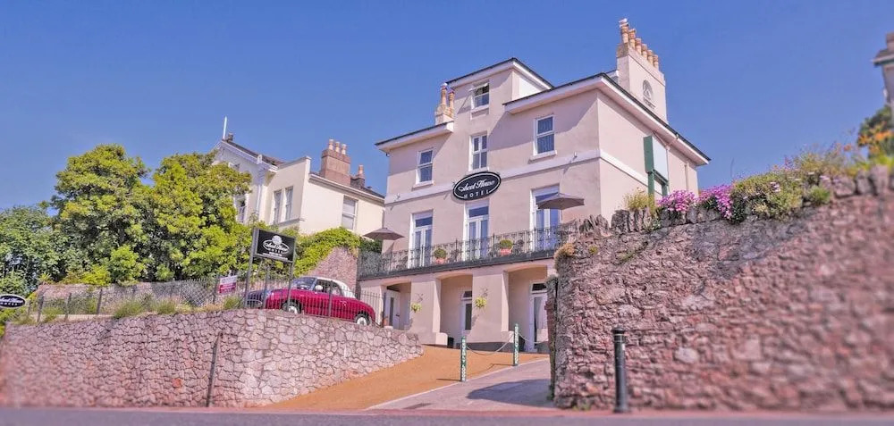 Ascot House Hotel