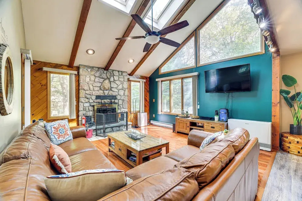 Lake Harmony Resort Home w/ Deck + Fire Pit!