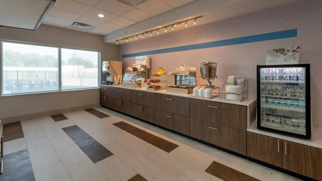 Holiday Inn Express & Suites Tulsa Midtown by IHG