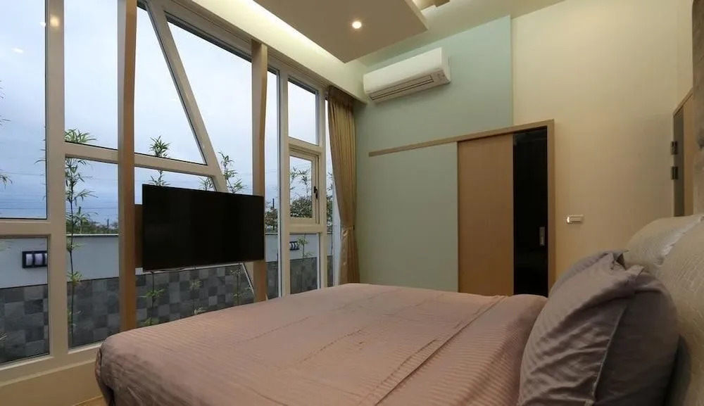 Li Chu Art Paternity B&B