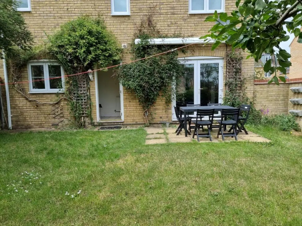 Boleyn Avenue by Incredible Stay