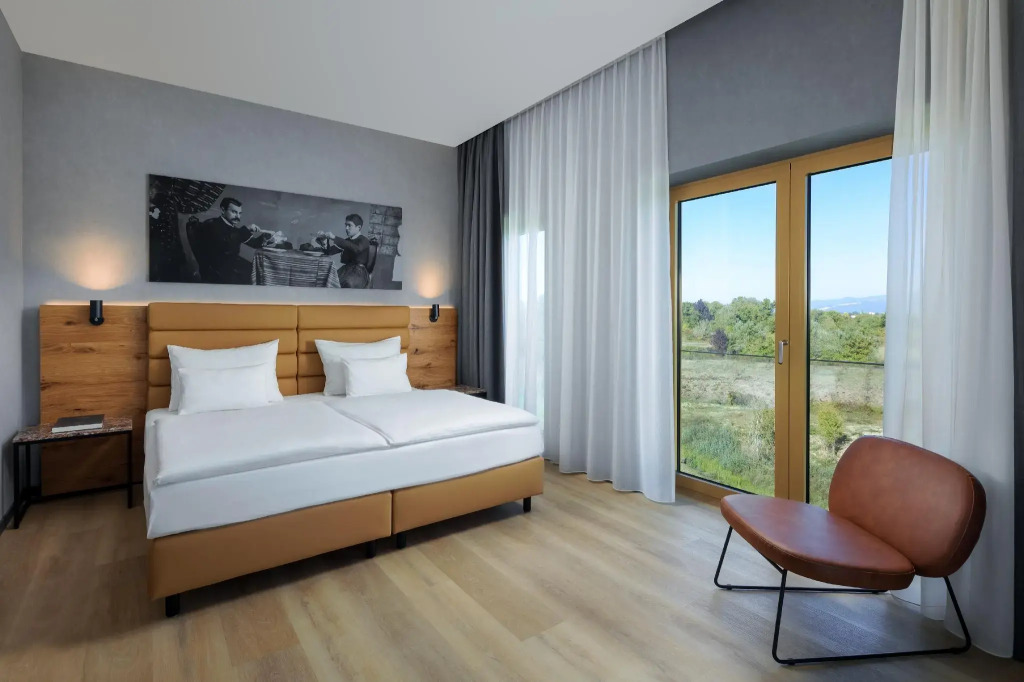 mk hotel tirana