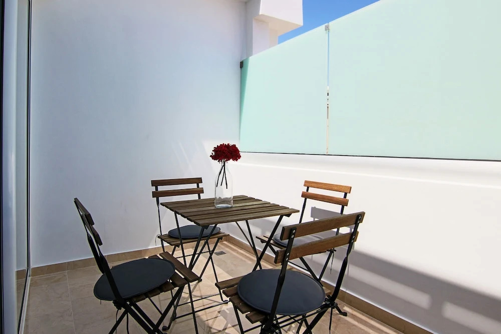 Phaedrus Living: Seaside Luxury Flat Lighthouse 62