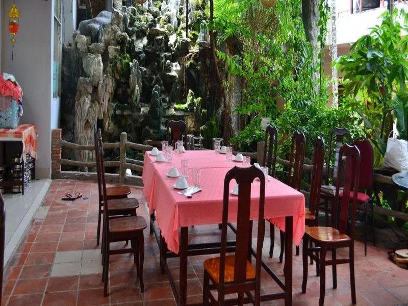 Miền Tây Hotel