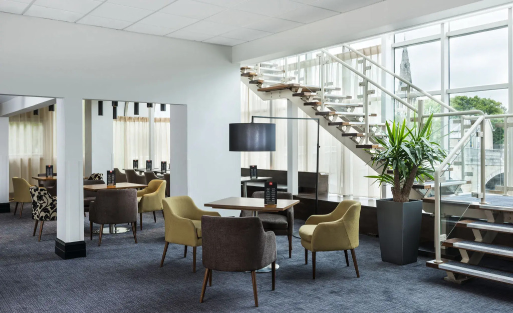 Отель Mercure Bedford Centre Hotel